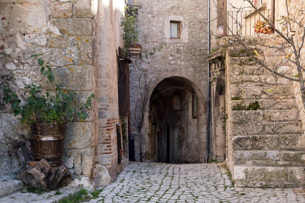 La Bifora E Le Lune Vico Sotto Gli Archi 5 Bed & Breakfast Santo Stefano Di Sessanio Room photo